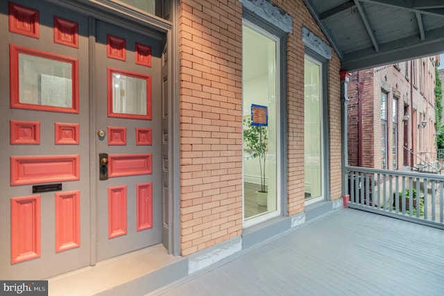 entrance to property featuring a porch