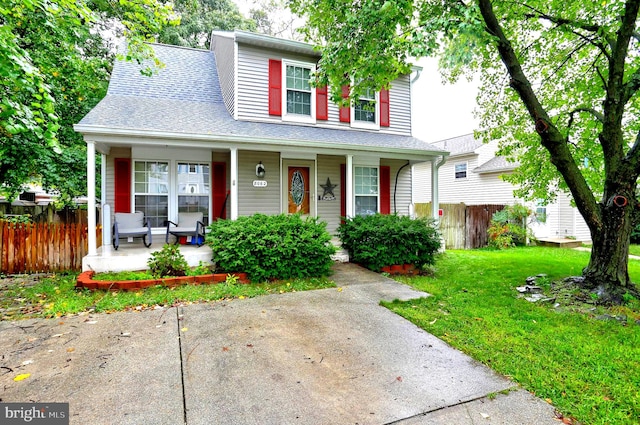 view of front of home featuring a front lawn and covered porch