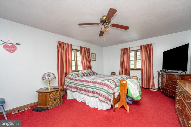 recreation room with carpet flooring