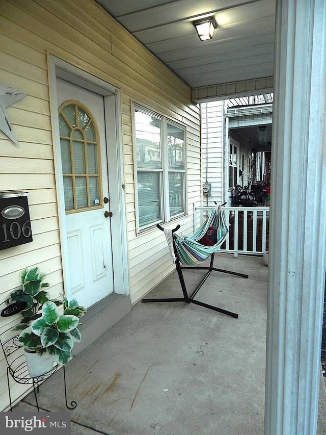 property entrance featuring covered porch