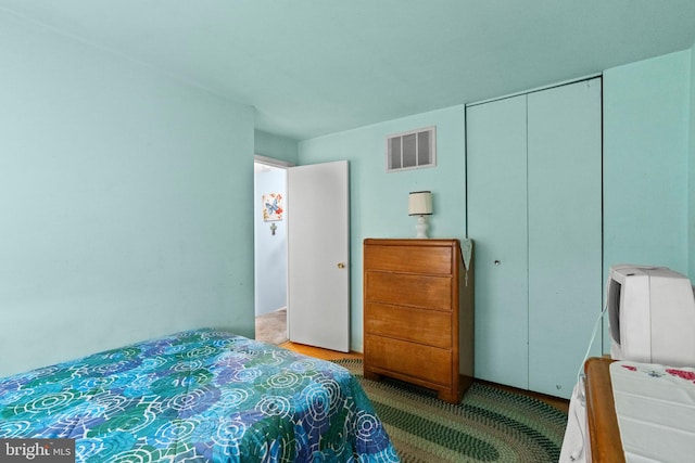 carpeted bedroom featuring a closet