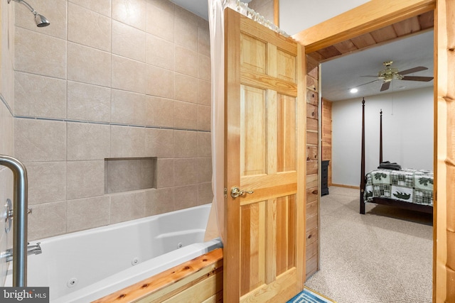 bathroom featuring tiled shower / bath and ceiling fan