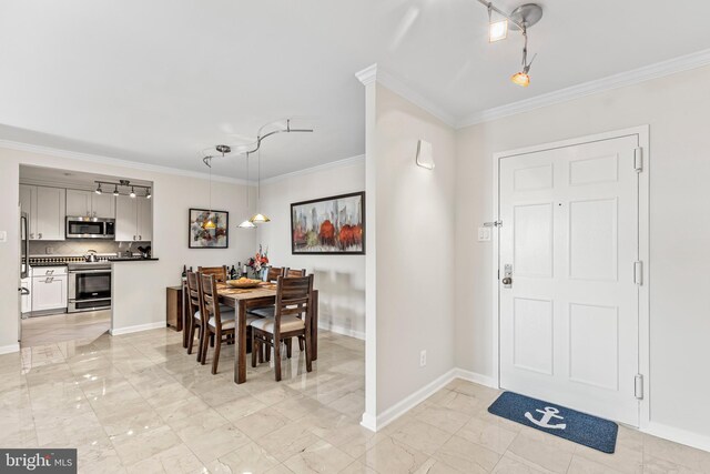 foyer entrance featuring crown molding