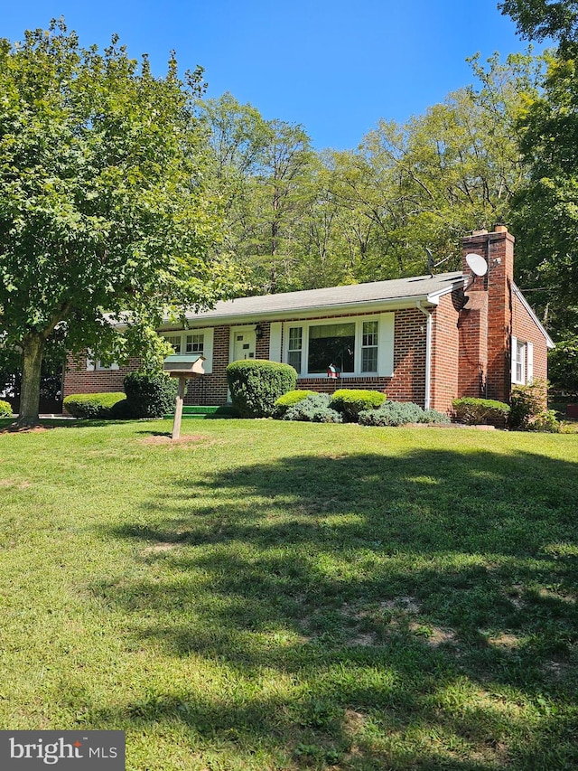 view of front of property with a front lawn