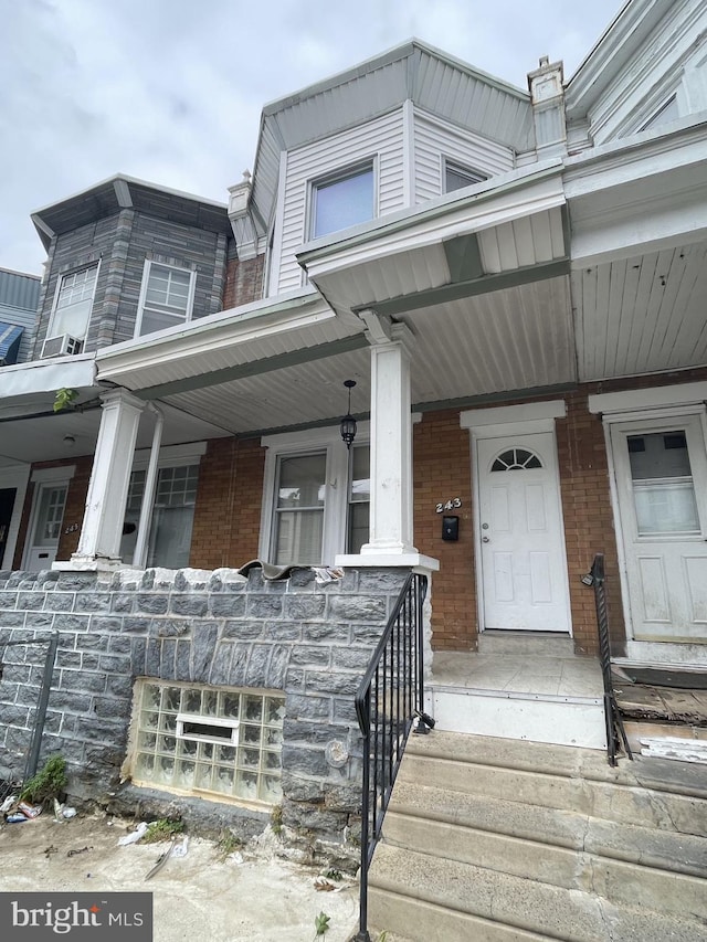 view of front of house featuring a porch