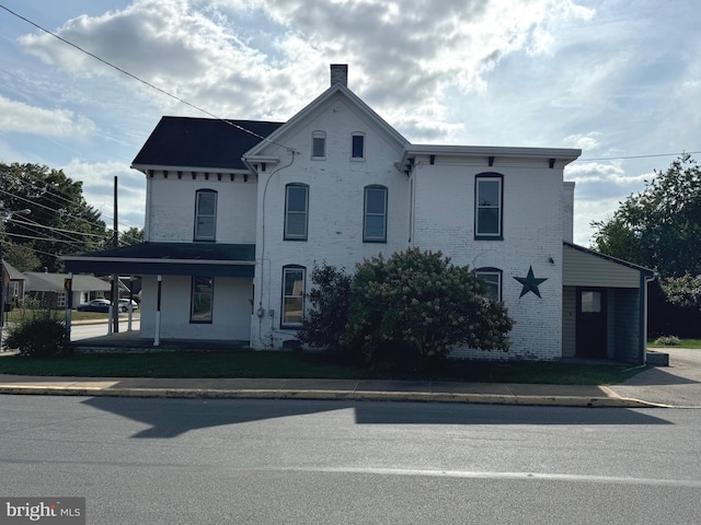 view of front facade