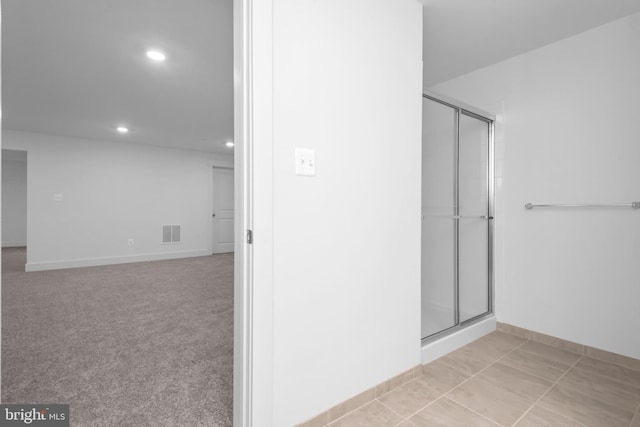 full bathroom with a shower with shower door, recessed lighting, visible vents, and baseboards