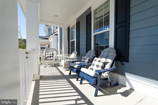 balcony featuring covered porch