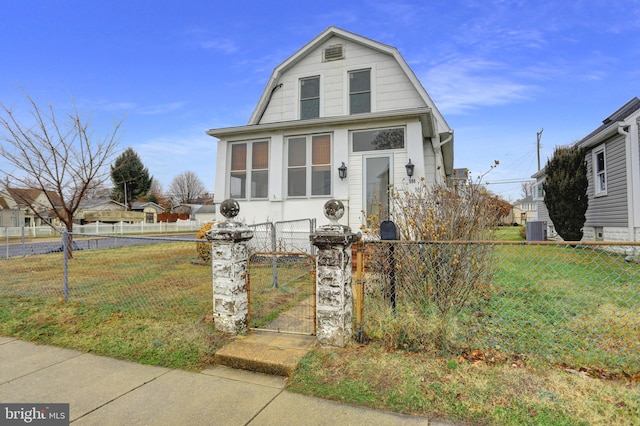 500 Dorsey Ave, Essex, MD 21221 - dutch colonial featuring a gambrel roof, a gate, and a fenced front yard