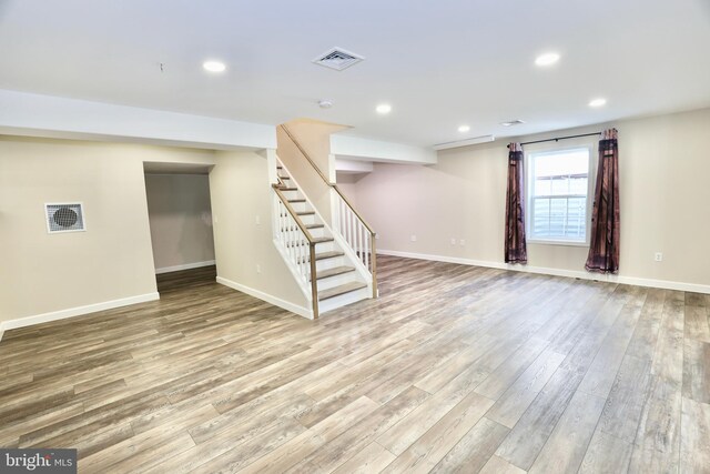 empty room featuring carpet flooring and ceiling fan