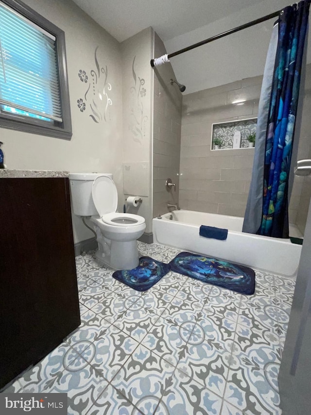 full bathroom featuring tile patterned floors, toilet, and shower / bath combo