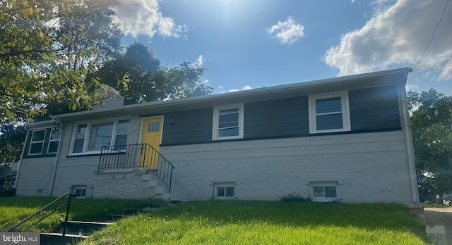 view of front of home with a front yard