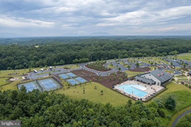 birds eye view of property featuring a forest view