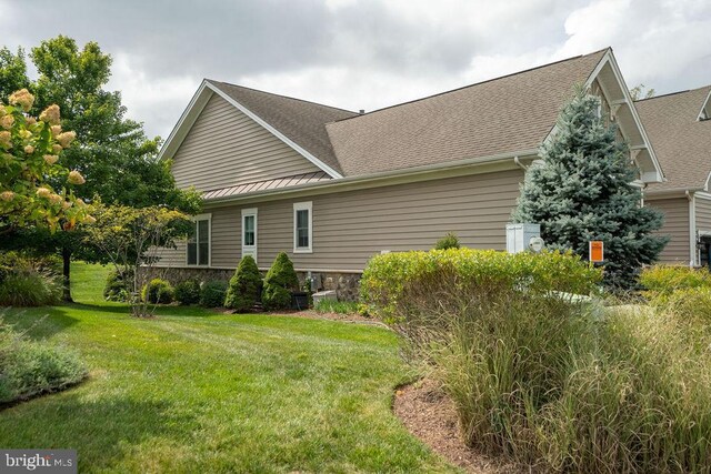 property entrance featuring covered porch