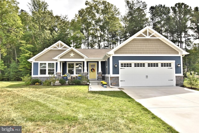 craftsman inspired home featuring a garage and a front yard