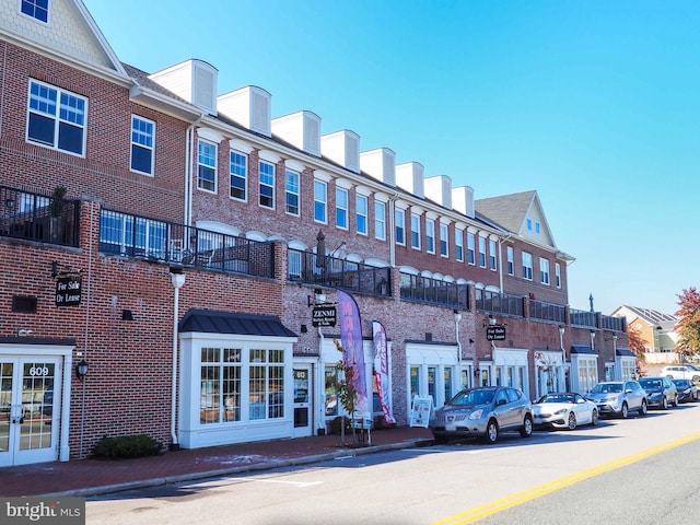 view of building exterior with a residential view