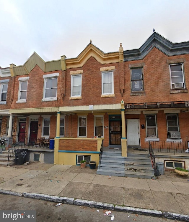 multi unit property featuring cooling unit and a porch