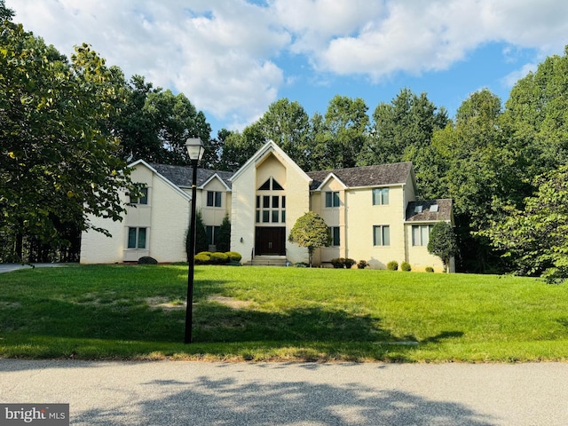 view of front facade with a front lawn