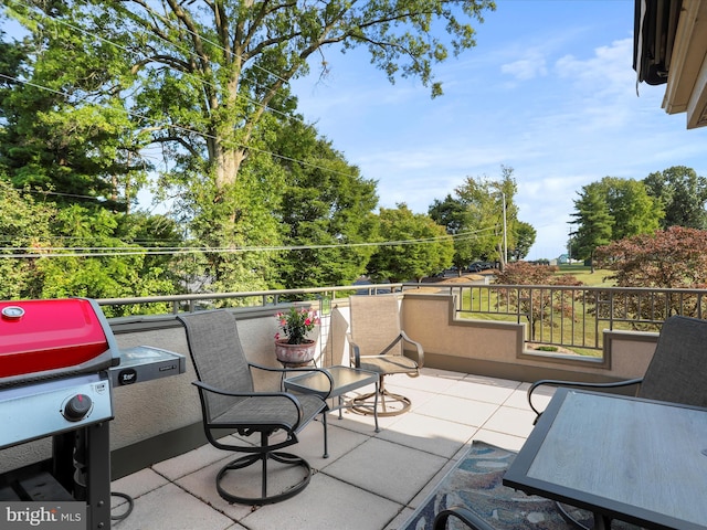 balcony featuring a grill