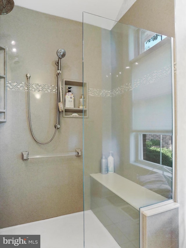 bathroom featuring tiled shower