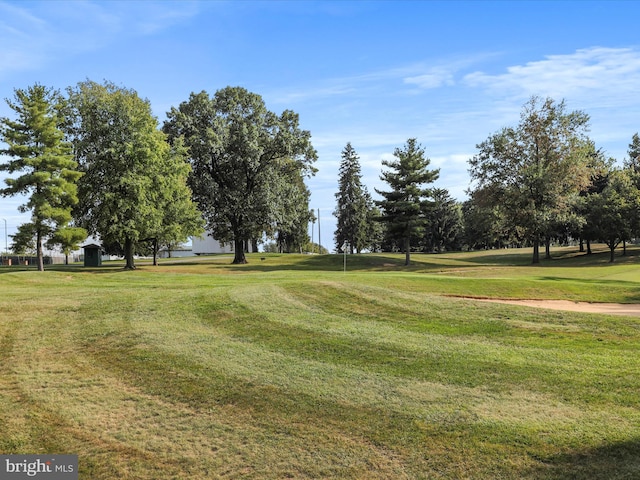 3596 Eagle Dr, Chambersburg, PA 17202 - surrounding community with a lawn