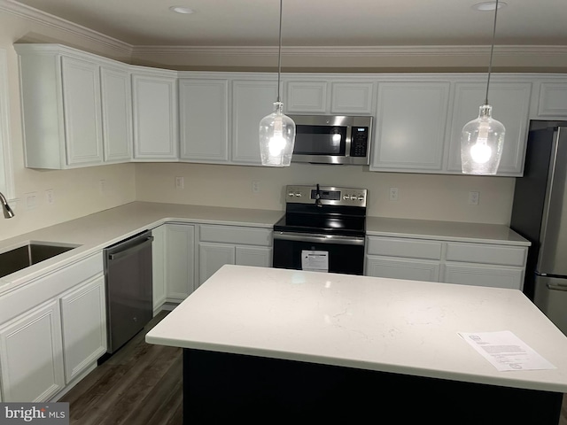 kitchen featuring a center island, crown molding, appliances with stainless steel finishes, sink, and dark hardwood / wood-style floors