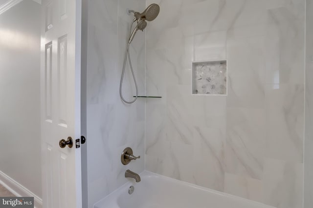 bathroom with tiled shower / bath combo