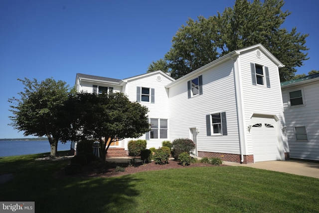 view of front facade with a garage and a front yard