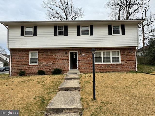 view of front facade featuring a front lawn