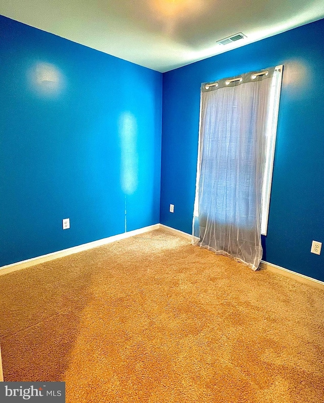 view of carpeted spare room