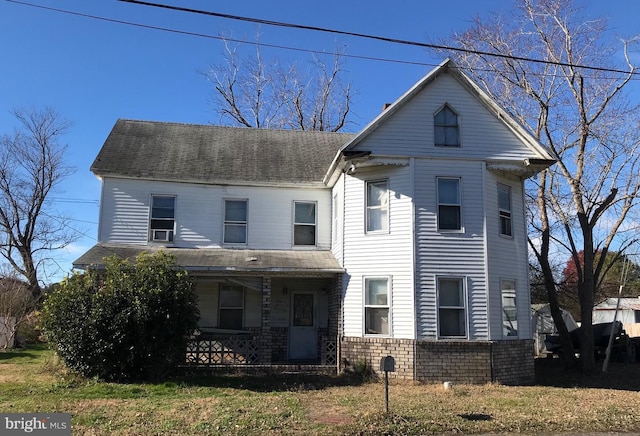 view of front of house featuring a porch and a front yard