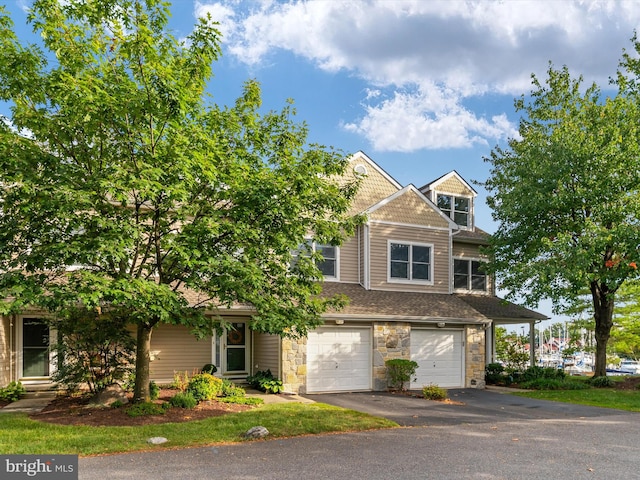 view of front facade featuring a garage