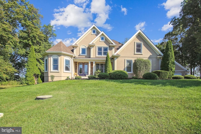 view of front facade with a front lawn