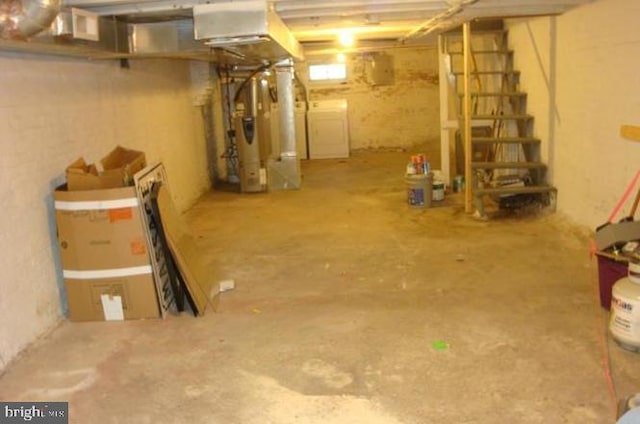 basement featuring washer / dryer