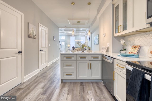 kitchen featuring appliances with stainless steel finishes, decorative light fixtures, kitchen peninsula, and light hardwood / wood-style flooring