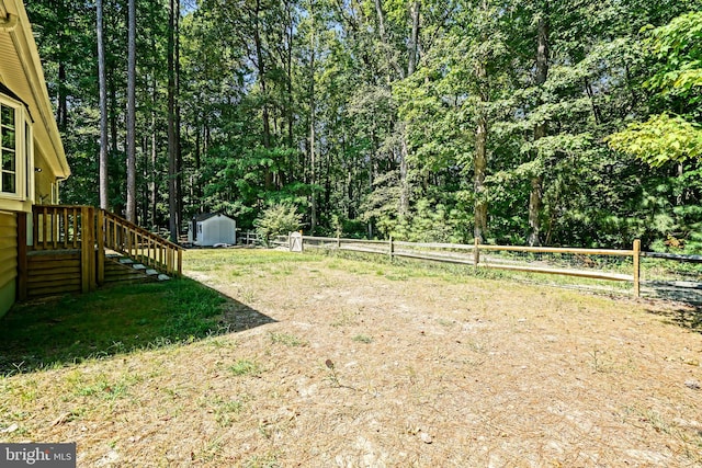 view of yard featuring a storage unit