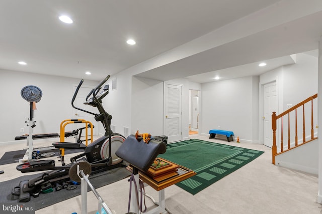 workout room with carpet