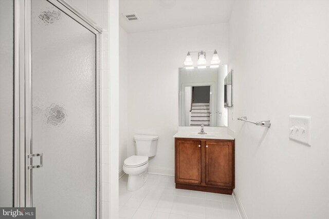 full bath with visible vents, baseboards, toilet, a stall shower, and vanity