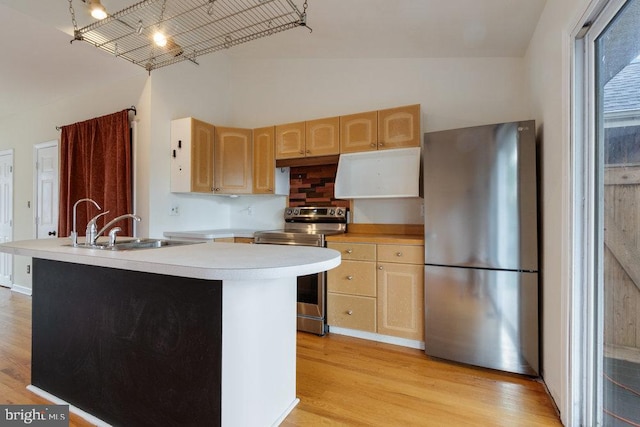 kitchen with light wood-type flooring, a kitchen island with sink, sink, and stainless steel appliances