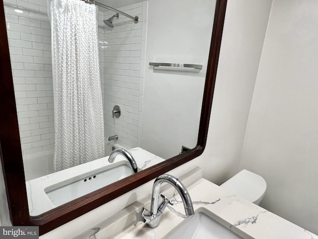 full bathroom featuring shower / bath combo with shower curtain, vanity, and toilet