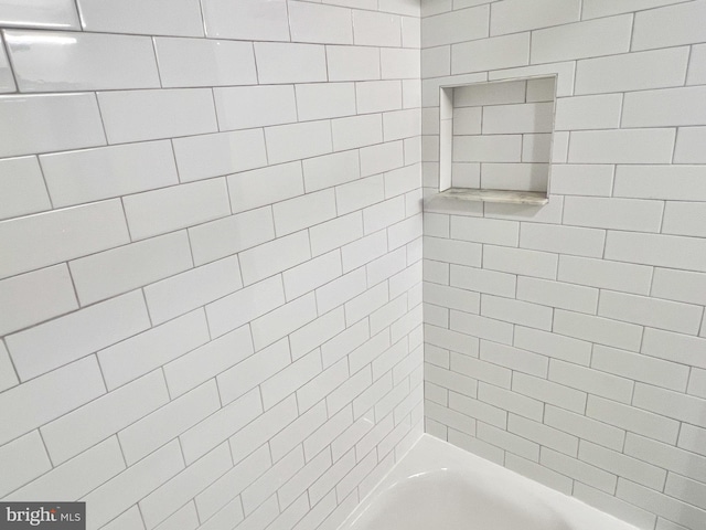 bathroom featuring tiled shower / bath