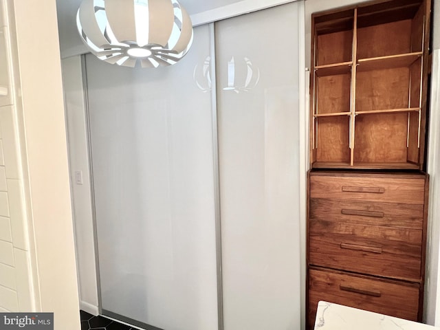 bathroom featuring an inviting chandelier