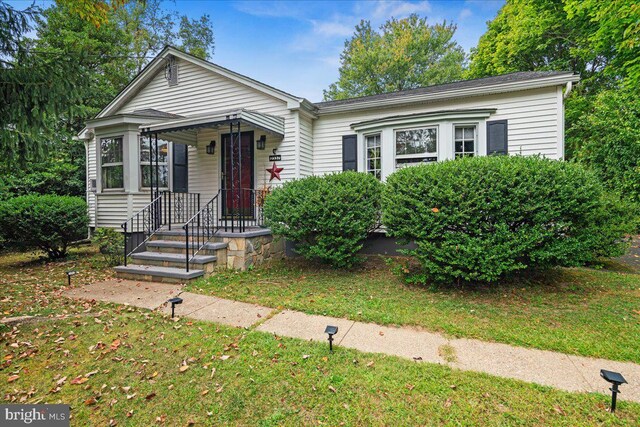 ranch-style house with a front yard