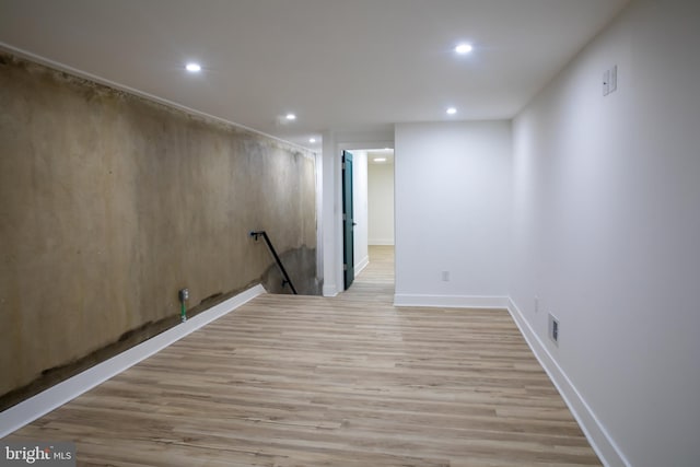 basement with recessed lighting, visible vents, baseboards, and light wood-style floors