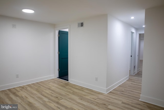 spare room with recessed lighting, visible vents, baseboards, and light wood-style flooring