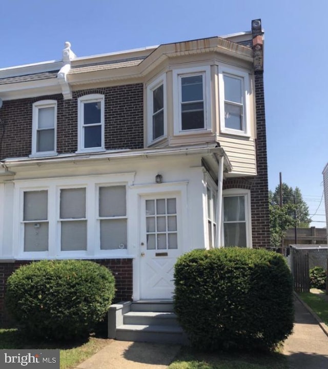 view of front of property