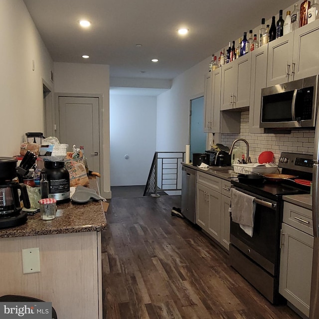 kitchen featuring dark hardwood / wood-style floors, sink, stainless steel appliances, and tasteful backsplash