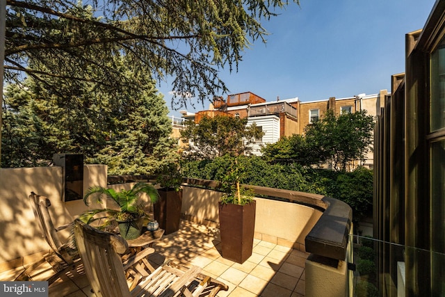 view of patio featuring an outdoor fire pit