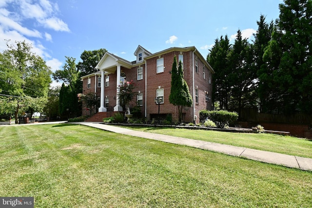 view of front of home featuring a front lawn