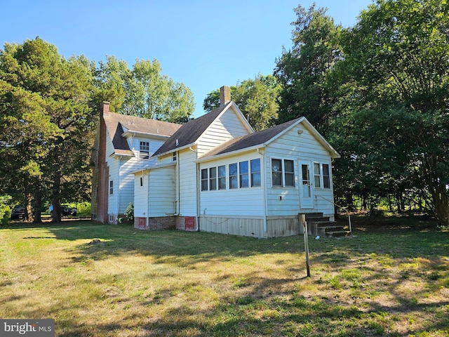 view of front of house featuring a front yard